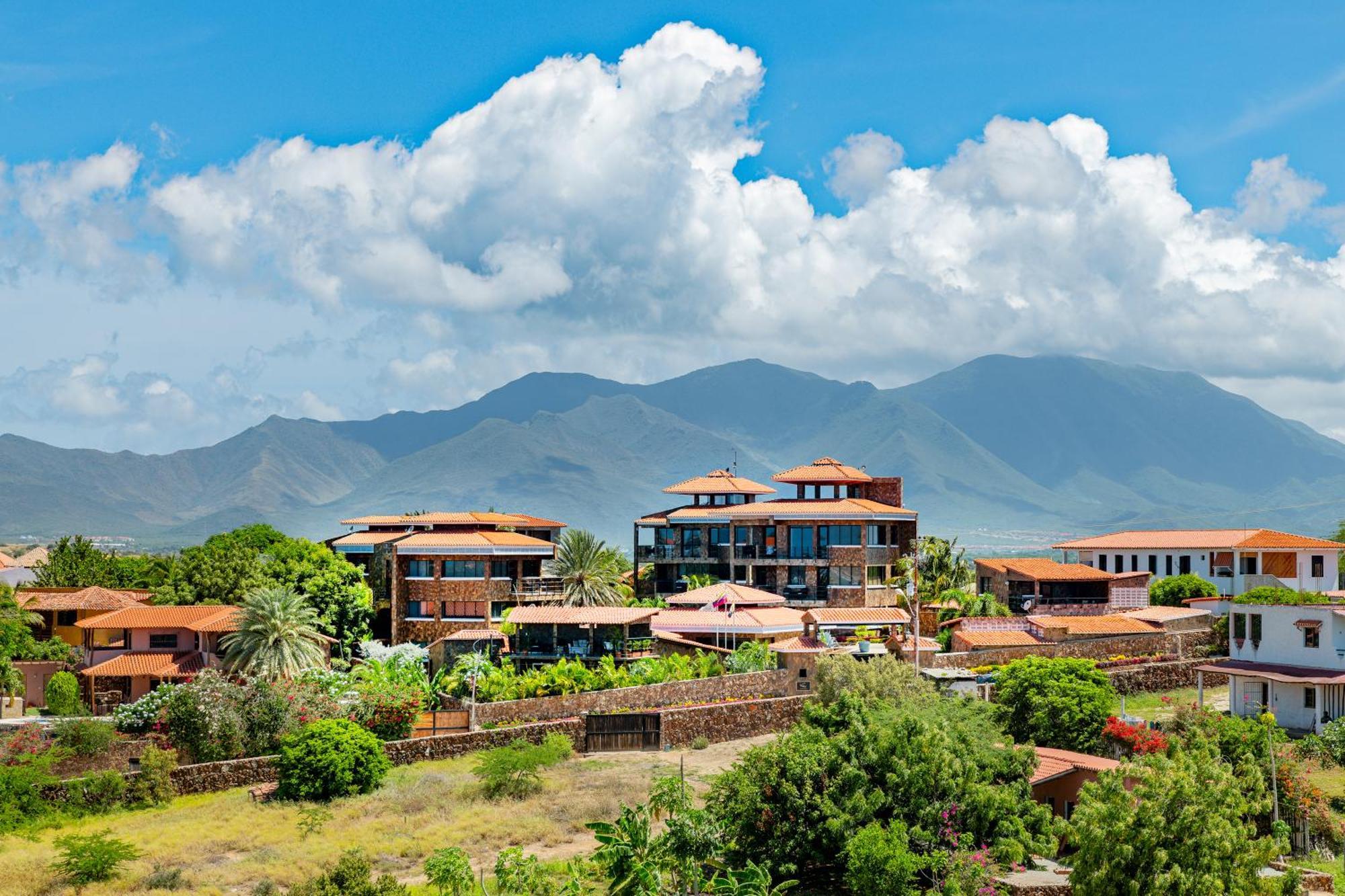 Vientos Del Caribe Hotel & Club El Yaque Exterior photo